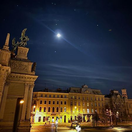 Apartopera Lviv Luaran gambar